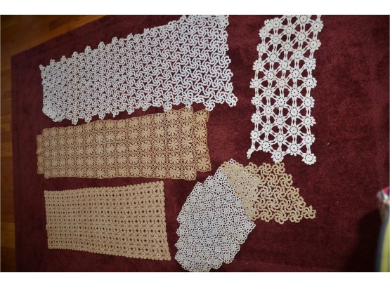 (#238) Vintage Lace Table Runners And Doilies