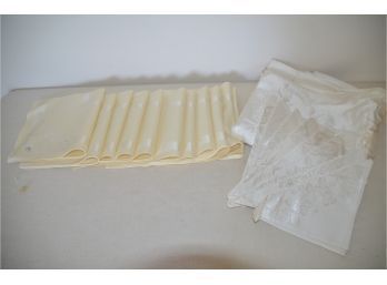 (#233) Vintage Table Cloth With Napkins, Pale Yellow Napkins