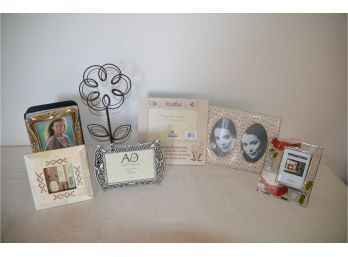 (#211) Assorted Small Picture Frames