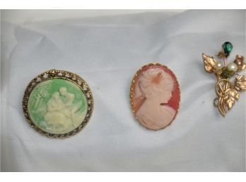(#18) Cameo Inlay In Gold Tone