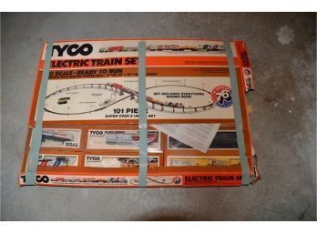 (#320) Tyco Electric Train Set Spirit 76 Tracks