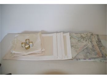(#228) Oval Table Cloth, 2 Sets Of 4 Placemat And Napkins, Napkin Rings