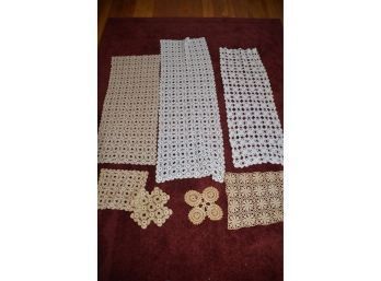 (#239) Vintage 4 Lace Runners And 2 Doilies