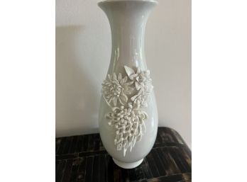 (#2) Potten White Porcelain Vase From Paris Applied Flowers