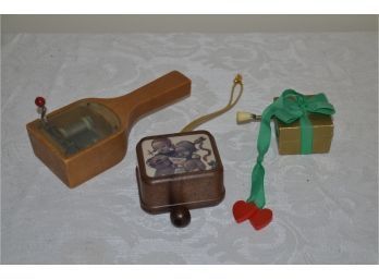 (#117) Music Boxes (creative Playthings) Hummel Music Box, Gift Box Music Box