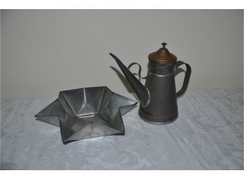 (#13) Vintage Tin Star And Oil Water Can