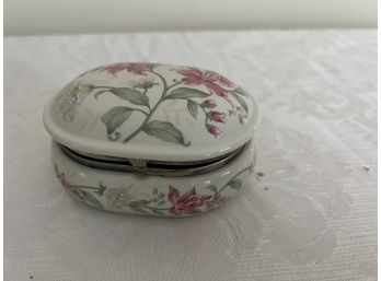 (#114) Porcelain Trinket Box Prima Otagiri Japan 4'