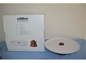 (#160) NEW In Box The Cellar 2 Piece Wood Footed 13' Round Stoneware Server Dish