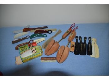 (#165) Wood Shoe Keeper Tree And Shoe Horns And Brushes