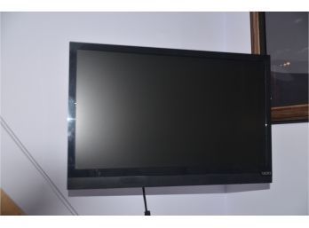 (#22) Vizio Model E241i-A1 Flat Screen Wall TV With Wall Mount Bracket And Remote 24'
