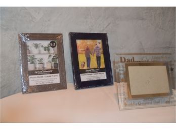 (#107) Assorted Picture Frames 5x7