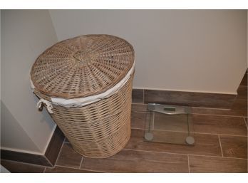(#46) Wicker Laundry Hamper With Fabric Liner Basket And Etekcity Digital Scale
