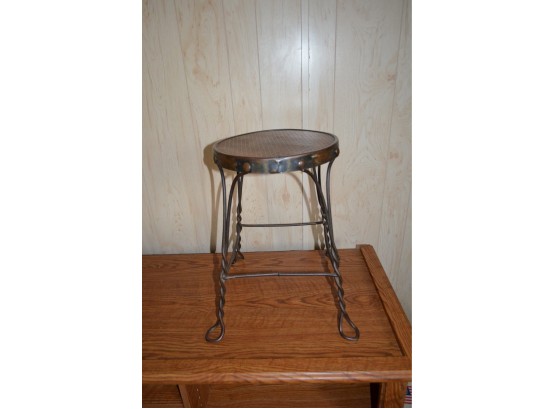 Vintage Metal Stool 18 1/2'H X 1ft Seat Round