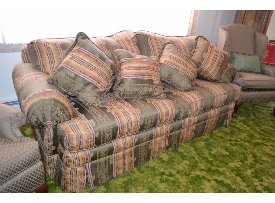 Beautiful Traditional Sofa Excellent Condition (see Description)