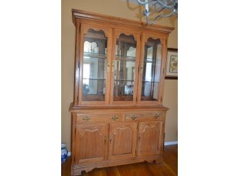 Thomasville China / Breakfront Cabinet Inside Light Excellent