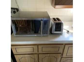 Oyster Microwave 1200 Watts & Farberware Toaster