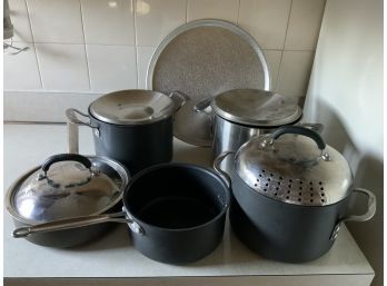 (5) Pots  (4) With Lids / (1)pizza Tray