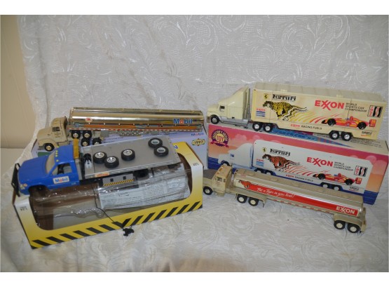 (#159) Vintage Mobil And Exxon Die Cast Cab And 18 Wheeler