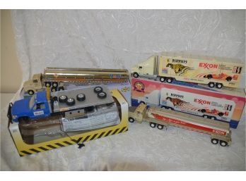 (#159) Vintage Mobil And Exxon Die Cast Cab And 18 Wheeler