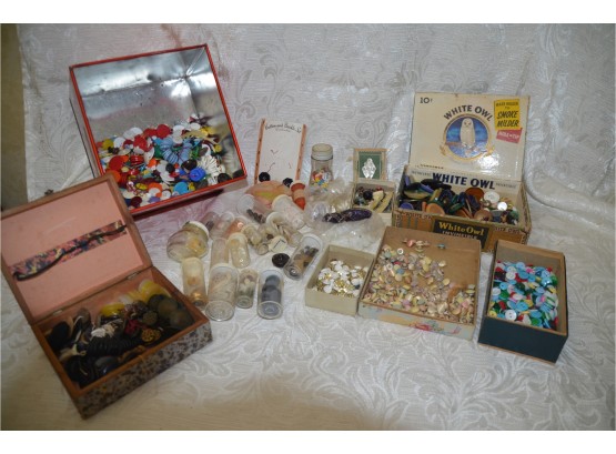 (#73) Large Lot Of Vintage Buttons In Vintage Boxes
