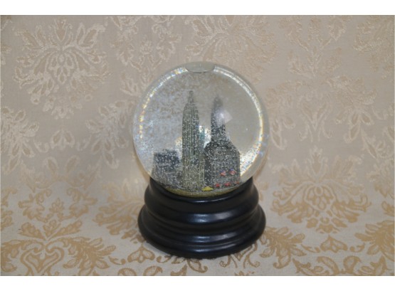 (#313) NYC Musical Snow Globe Plays New York In The City Song 6'h