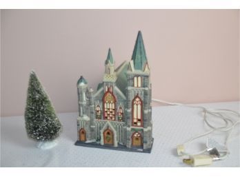 (#228) Ceramic Lighted Christmas Church O'Well Limited 1998 With Christmas Tree