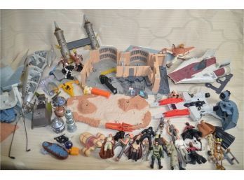(#204) Large Lot Of Star Wars Play Set Figurines Pieces