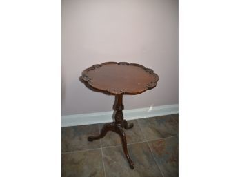 (#29) Vintage Mahogany Round 3 Leg Pedestal Side Accent Table