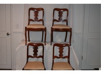 (#6) Set Of 4 Petite Mahogany Splat Back Chairs With Saber Legs And Slip Seats