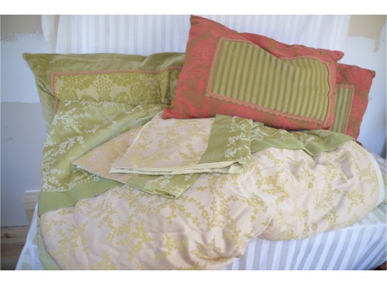 (#14B) Jaclyn Smith Comforter Set