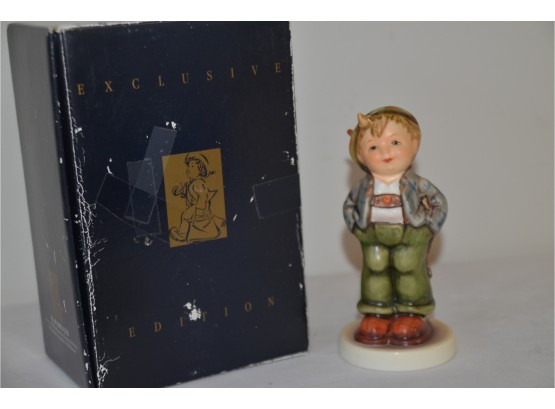 (#170) Hummel Goebel Figurine 1989/90 HUM 429 HELLO WORLD Exclusive Edition Collectors Club 1983