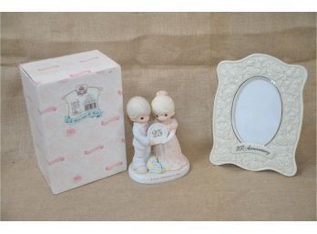 (#93) Precious Moments 25th Anniversary: 7'bride And Groom And 7x9 Musical Picture Frame