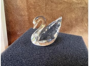 (#132) Swarovski Crystal Renewal Gift 1 1/4' SIGNATURE SWAN With Box #9003 140 053357