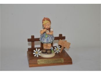 (#154) Hummel Goebel Figurine Exclusive Edition HUM 380 DAISIES DON'T TELL 5' With Wood Stand - No Boxes
