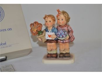 (#165) Hummel Goebel Figurine 1980 HUM 416 THE LOVE LIVES ON (50 Years 1935-1985) With Box