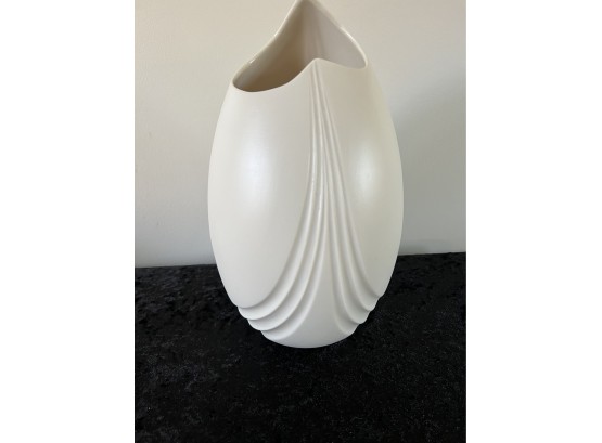 (#14) Vintage Modern Lenox Cream Porcelain Matte Finish Vase 11.5'H