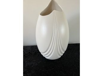 (#14) Vintage Modern Lenox Cream Porcelain Matte Finish Vase 11.5'H