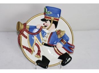 (#253) . Essential Fitz & Floyd  Ceramic 'Snack Therapy Soldier' Holiday Canap Plate