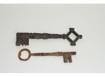 (#12) Pair Of Vintage  Metal Keys