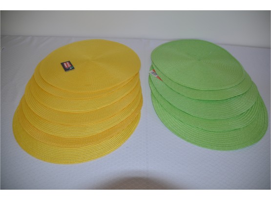 (#121) Round Yellow And Green Kitchen Placemats (12 Of Them)