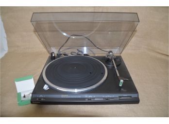 (#291) Technics Quartz Direct Drive Automatic Turntable System Model SL-QD35 - Works (not Tested With Record)