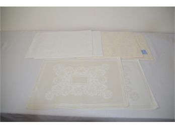(#123) Dining Table Placemats 2 Of Each 3 Different Sets