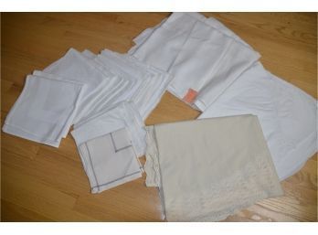 (#114) Assorted Table Linens And Napkins