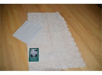 (#110) Hand Crochet Lace Table Cloth Oblong 72x108 Comes With Plastic Liner