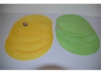 (#121) Round Yellow And Green Kitchen Placemats (12 Of Them)