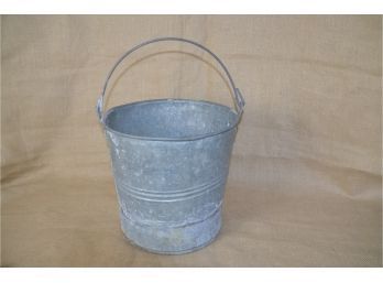(#219) Vintage Farmhouse Galvanized Medium Metal Bucket Pail Garden