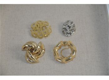 (#71) Set Of 4 Scarf Clips Three Gold Tone One Silver Tone