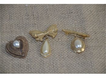 (#14) Lot Of 3 Pins 1- Gold Tone Bow Droplet Real? Pearl 2- Locket 3- Heart With Center Pearl