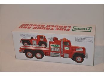 (#111) Hess 2015 Fire Truck And Ladder Rescue In Box - Like New