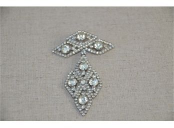 (#22) Vintage Rhine Stone Bar Pin With Hanging Diamond Shape Pendant